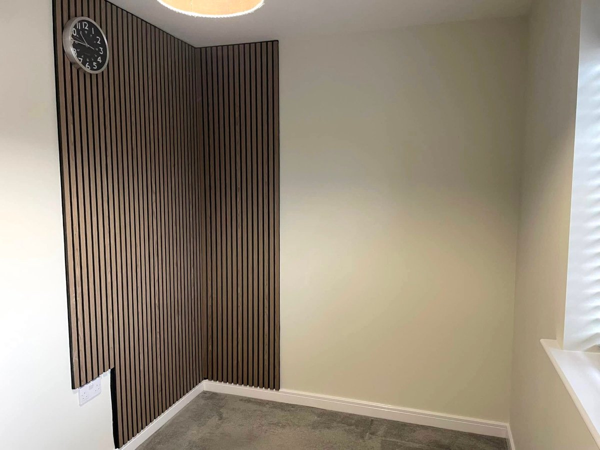 bedroom-beige-painted-walls-wood-slat-feature-wall-newport-orchid-decor Bedroom with beige painted walls and wood slat feature wall in Newport by Orchid Decor